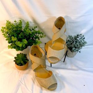 New! White Mountain Neutral Wedges